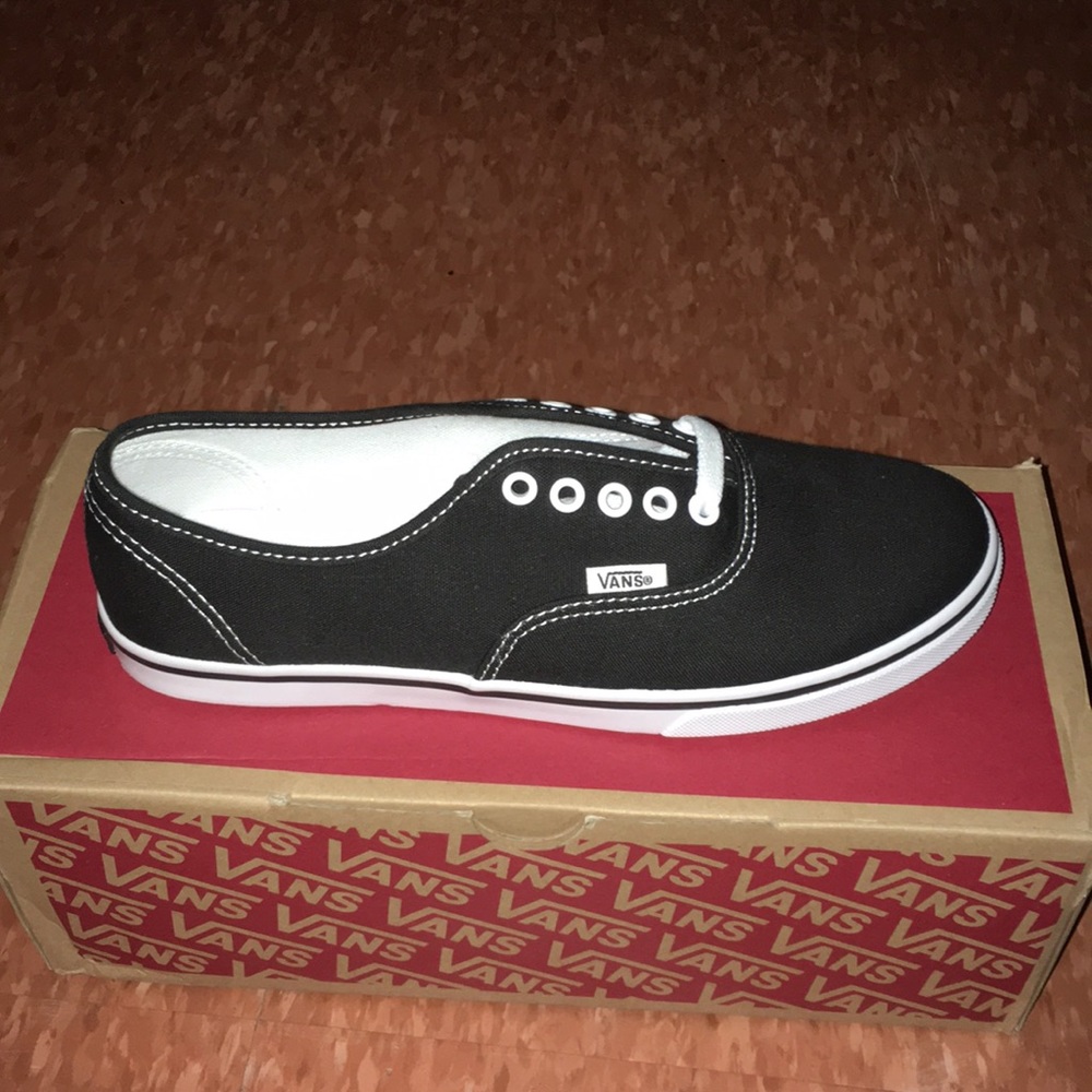 Women’s Vans Authentic Lo Pro